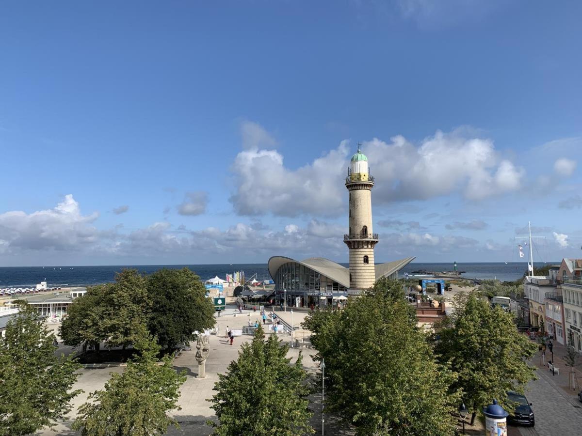 Ferienwohnung Berringer, Backbord, direkt an der Promenade Rostock Exterior foto